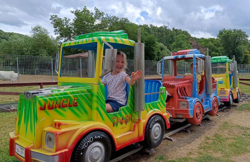 Zoopark Zoopark Karlštejn: Ideální místo pro výlet s dětmi - NAŠE Dobříšsko